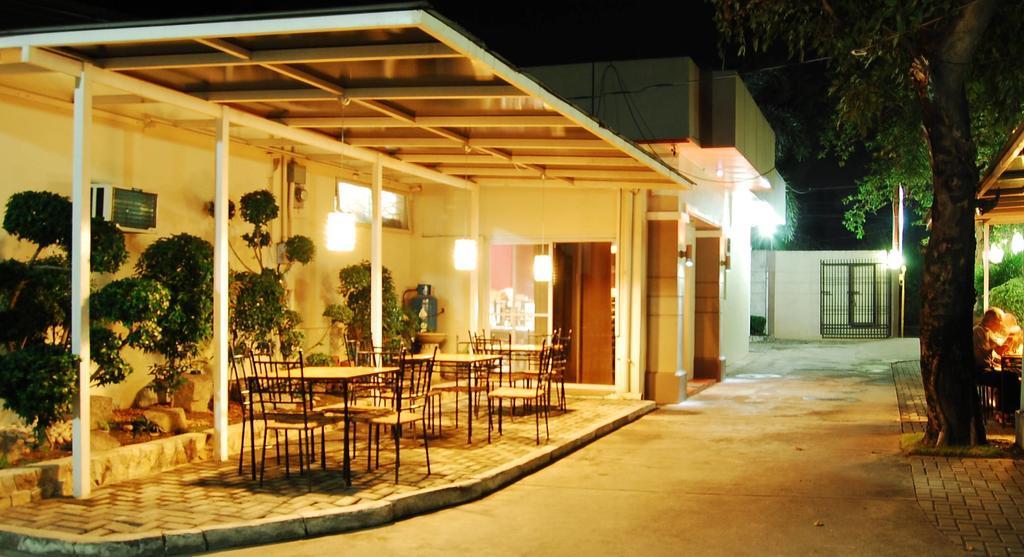 Rumi Apartelle Hotel Angeles Esterno foto