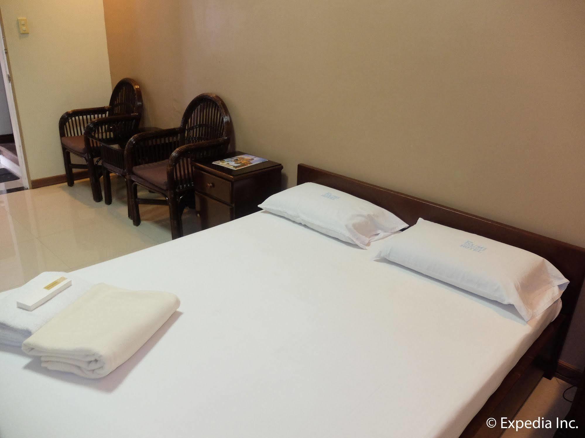 Rumi Apartelle Hotel Angeles Esterno foto