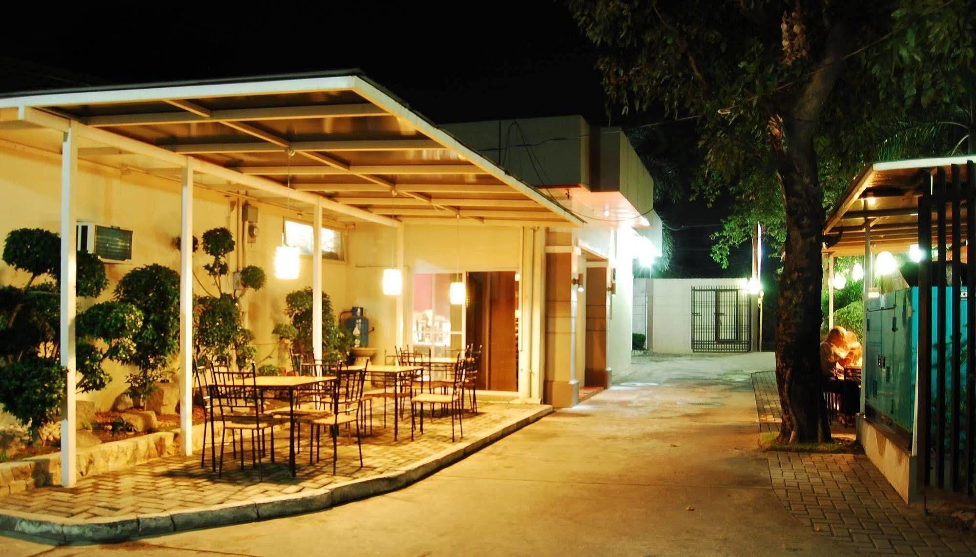 Rumi Apartelle Hotel Angeles Esterno foto