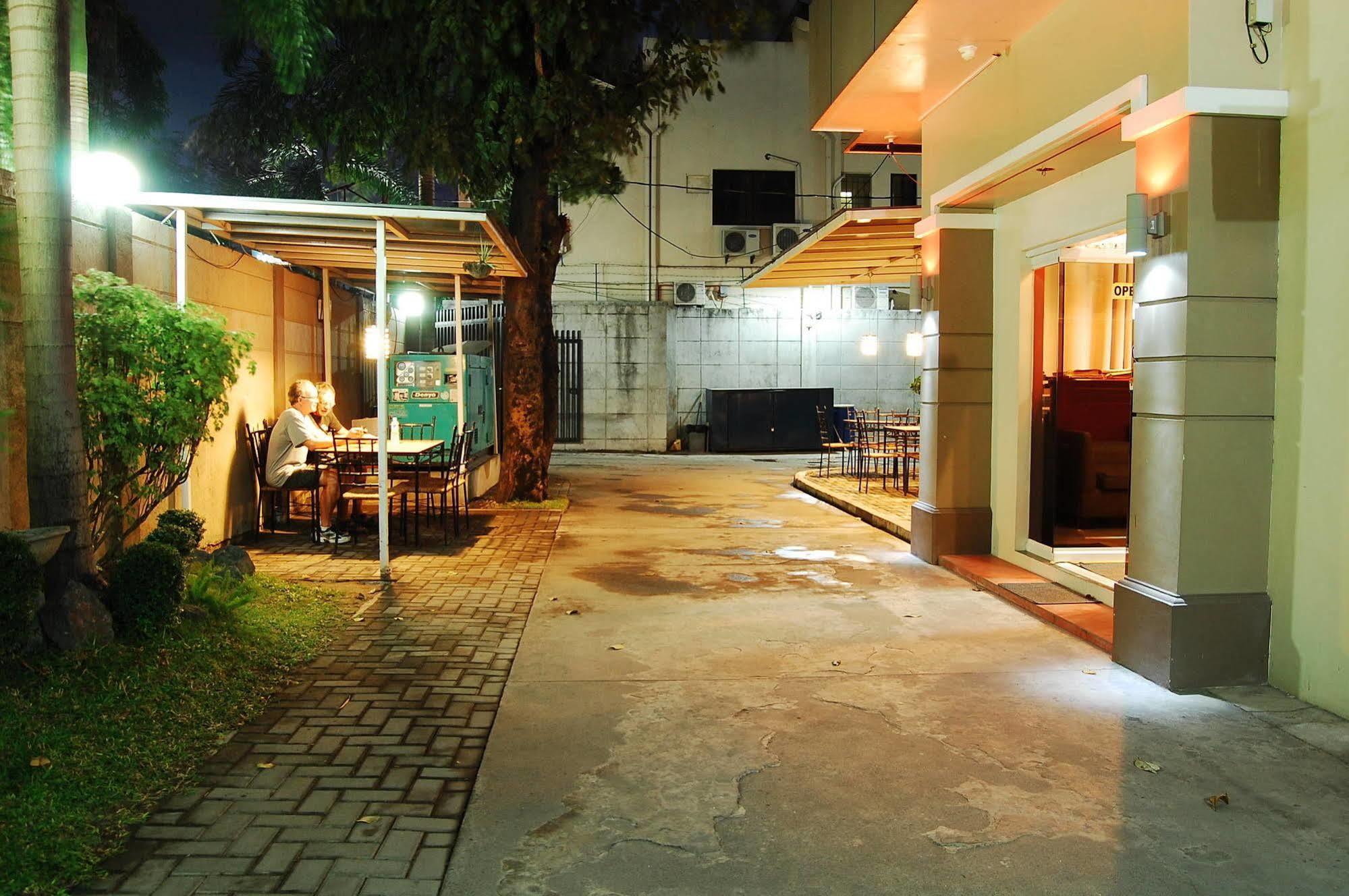 Rumi Apartelle Hotel Angeles Esterno foto